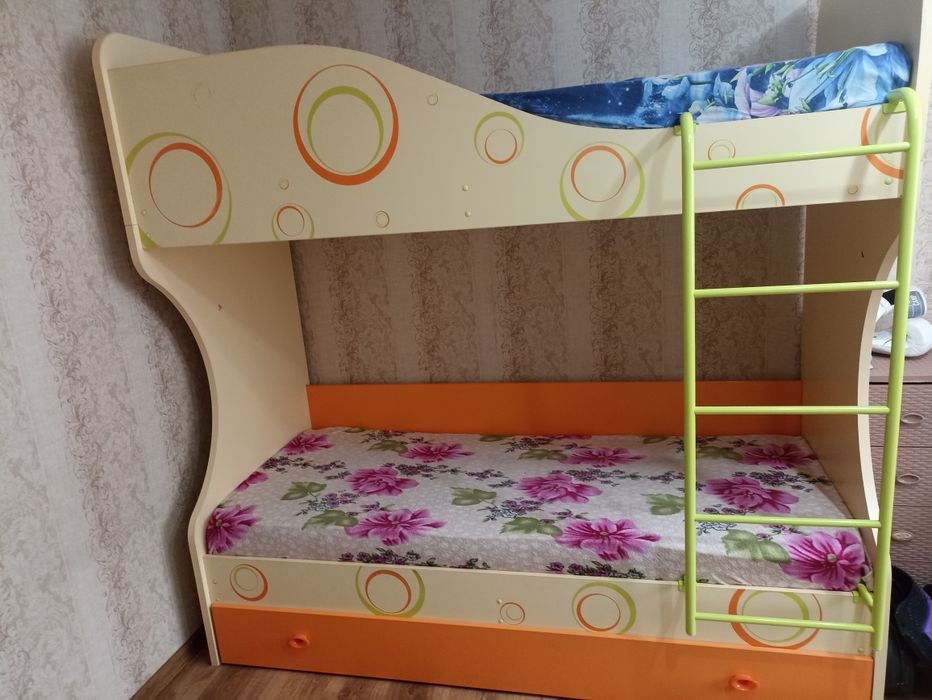Срочно двухъярусная кровать