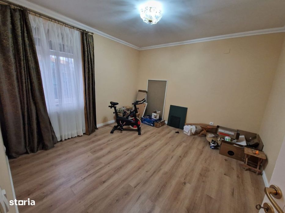 Proprietar – apartament 3 camere, 80 mp, etaj 2/2 strada Republicii