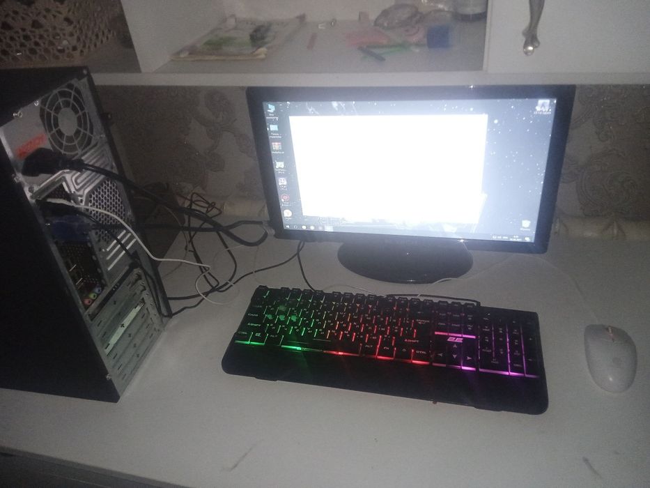 Windows 10, Ssd 32 gb, Hdd 250  gb, Hd graphics 1 gb, Operativka 4 gb,