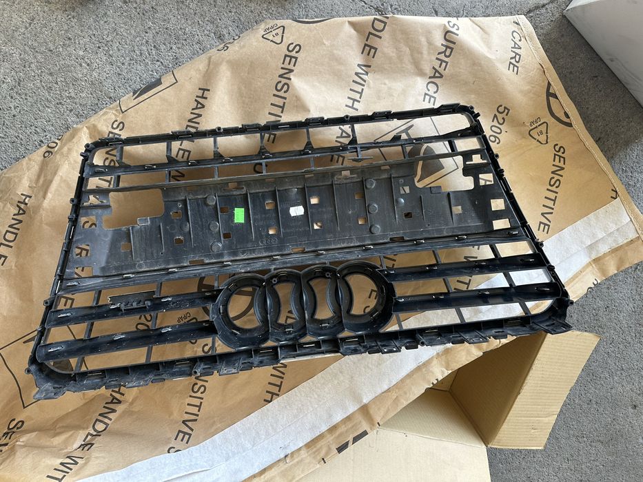 Audi A7 facelift S line предна решетка Оригинална