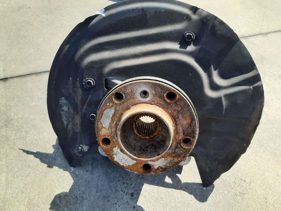 fuzeta dreapta fata 2.0 d bmw x3 e83 4x4