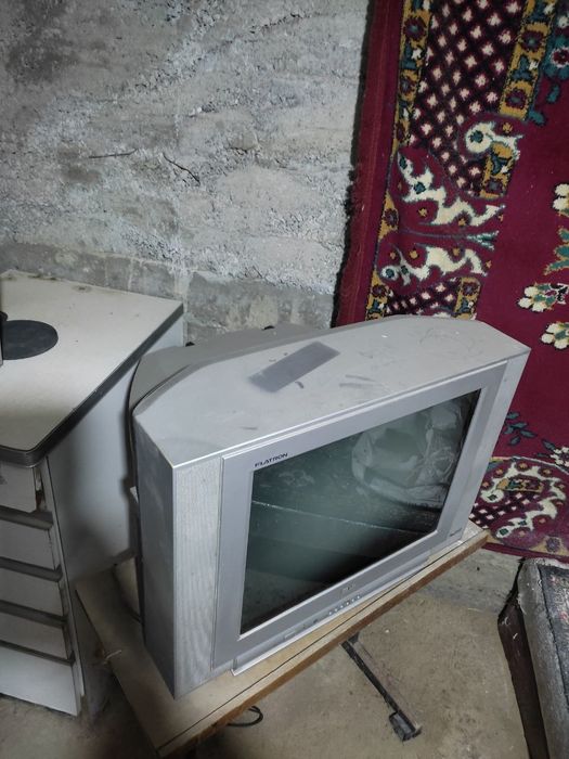 Telivizor sotiladi yaxwi holatda LG Flatron
