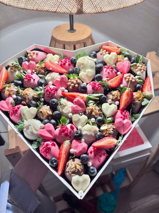 Клубника в шоколаде 6500 акция 9 штук