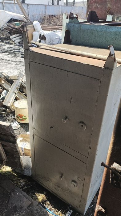 Продам сейфы бу металлические