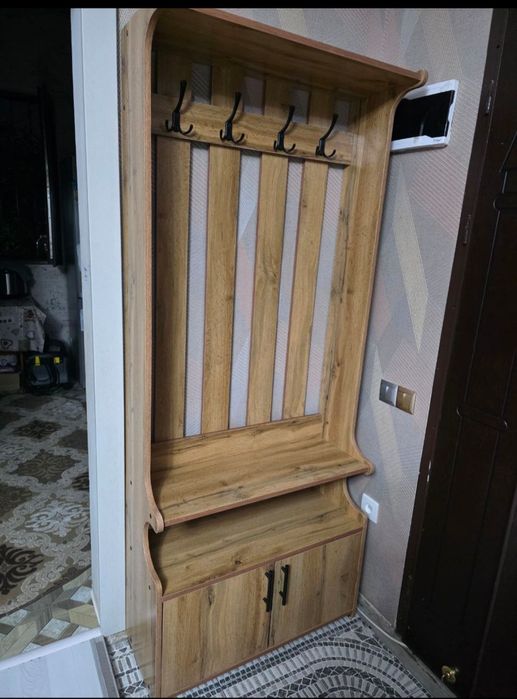 Продаётся Прихожка размер высота 1м90см  ширина 80см глубина 32см