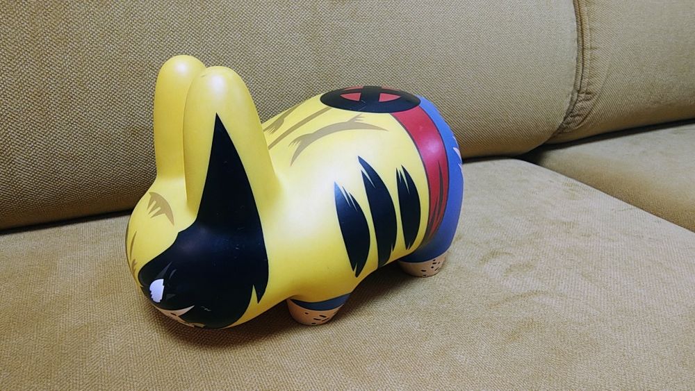 Kidrobot x Marvel Wolverine Labbit,  колекционерска винилова фигура, проектирана от художника Франк Козик.