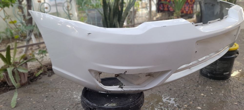 Нехиа 2 олди, орка бамфер б.у  2 таси 190000