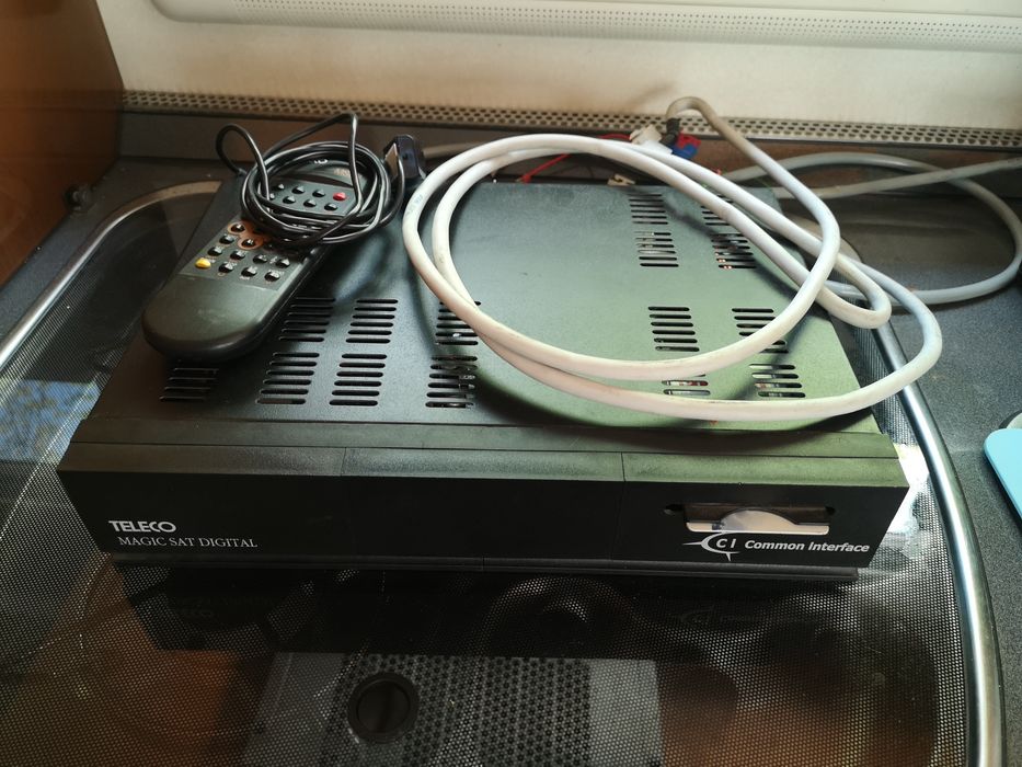 Автоматична сателитна чиния - система за кемпер / каравана TELECO