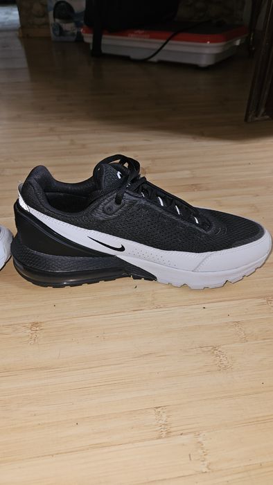 Vând adidași Nike Air Max Pulse