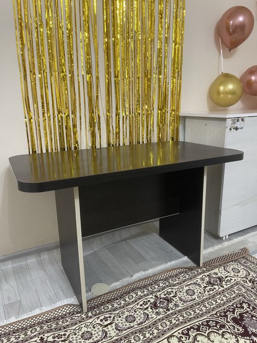 Стол в хорошем состоянии