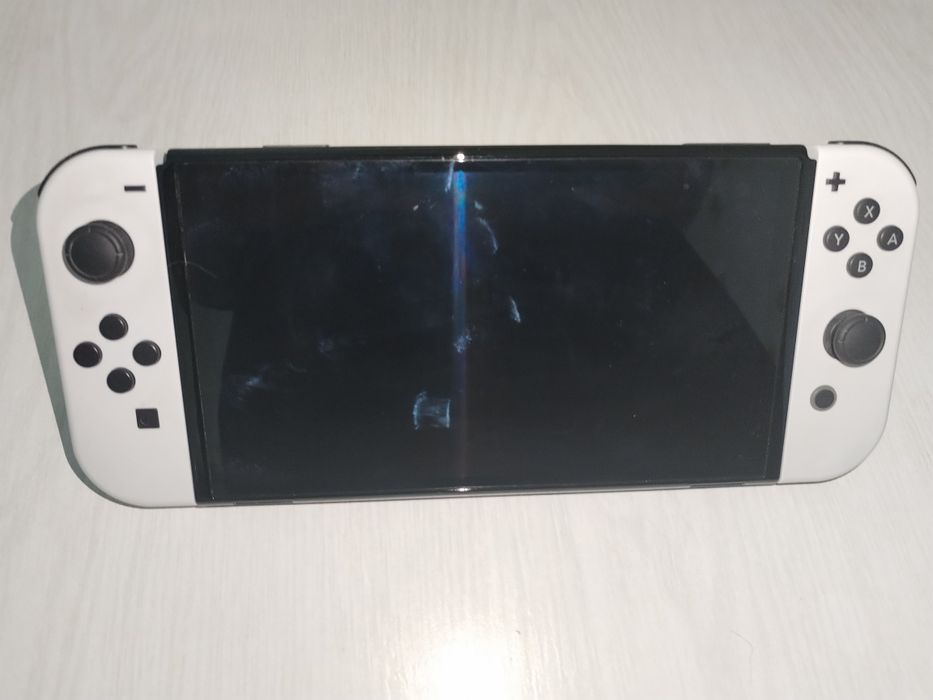 Продаю Nintendo Switch (OLED)