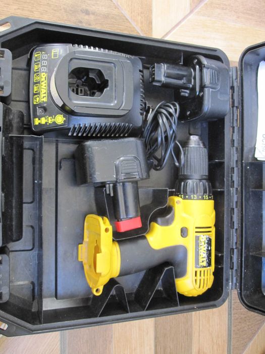 Продавам винтоверт  DEWALT DC 756 с батерии Li-ion 2.5 Ah