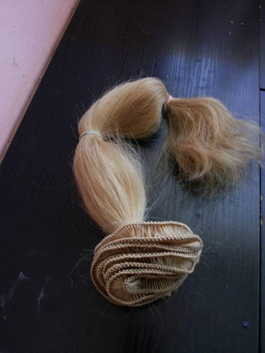 Ръчна изработка на треси редове кератинови кичури от естествена коса