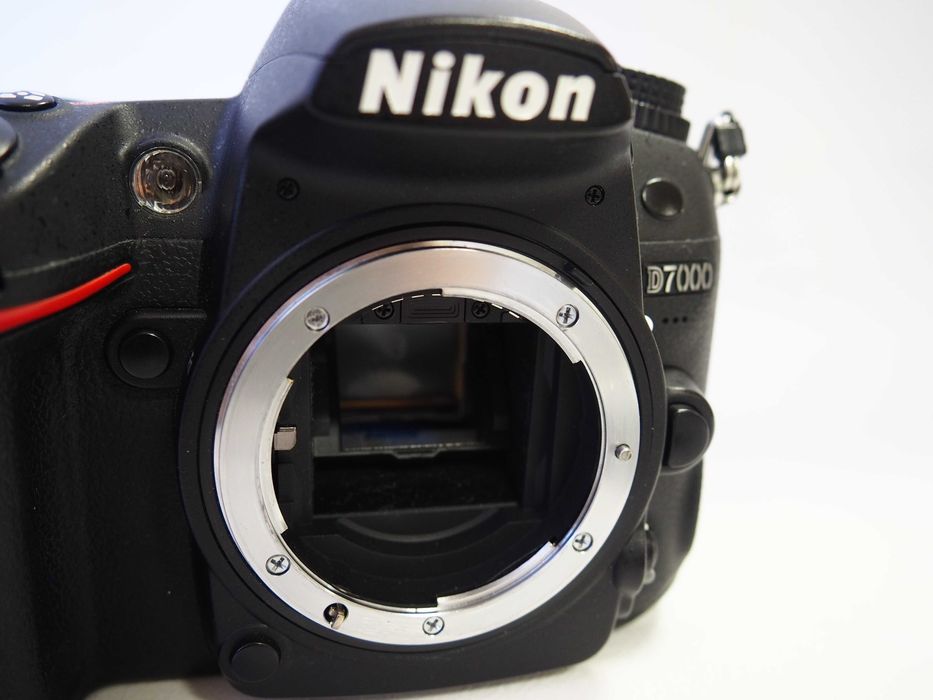 Nikon D7000 + обектив Tamron AF18-200mm на 1190 кадъра