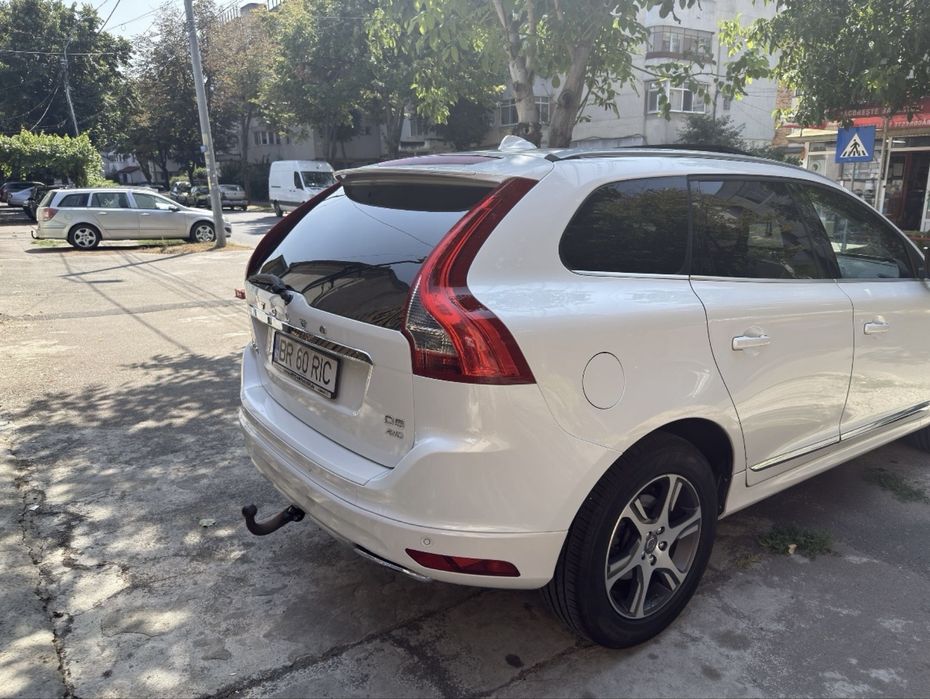 VOLVO XC60 2015 — imagine 9