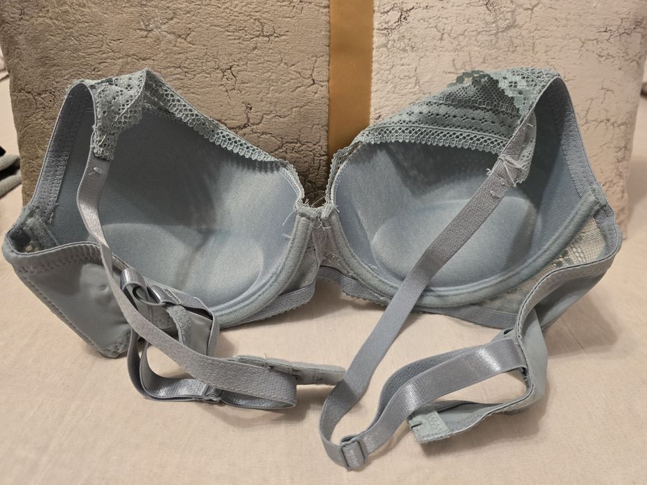 Vand sutien nou , potrivit pentru marimea m