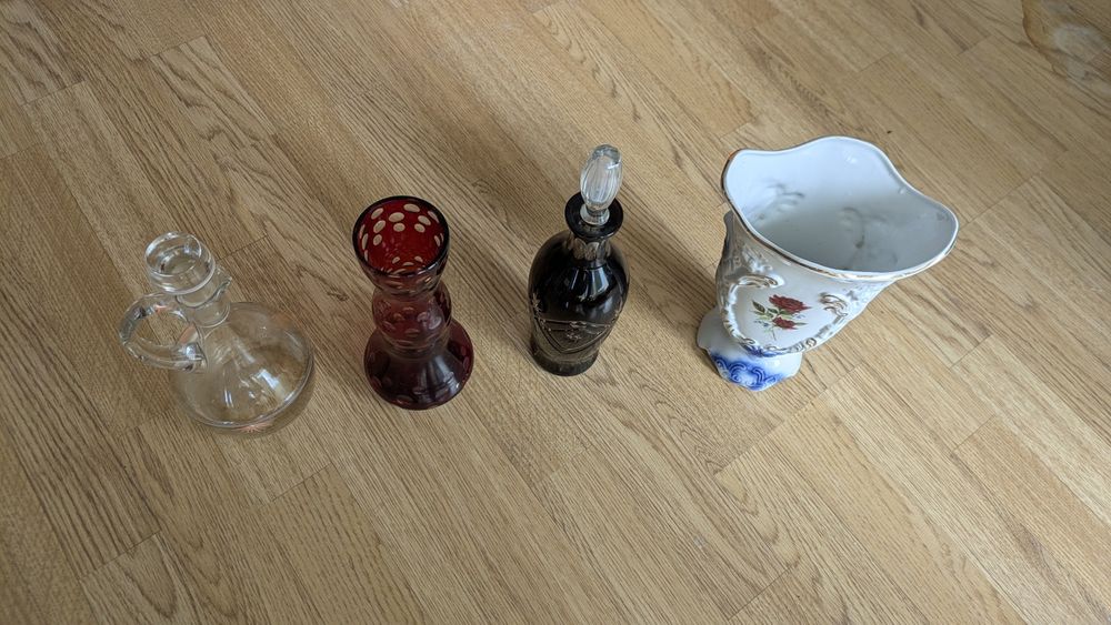 Vand Vesela Veche din Portelan si Sticla