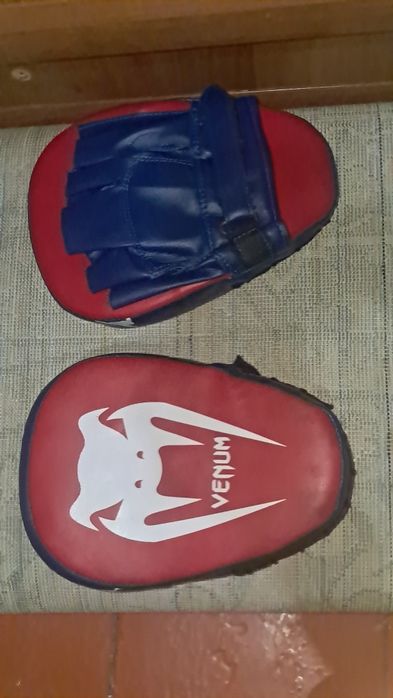 Продаю ЛАПЫ Venum