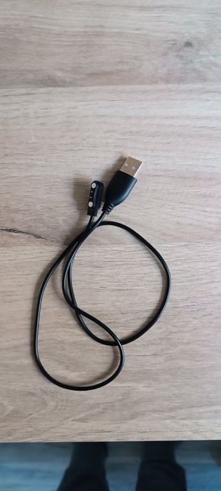 Умен часовник с адаптер в комплект.