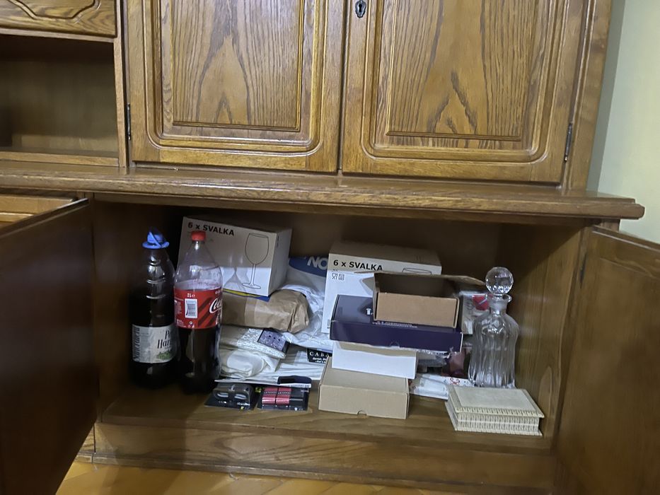 Biblioteca cu spatiu de depozitare