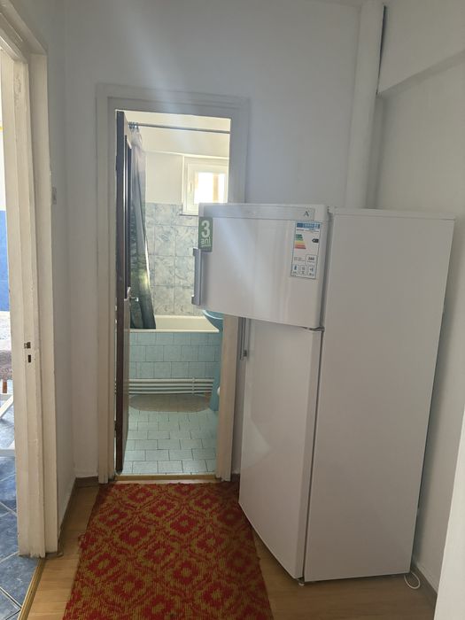 Inchiriez apartament