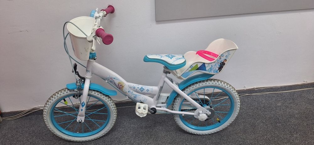 Vand bicicleta cu frozen pentru fete ,marimea 16 inch. Stare perfecta, foarte puțin utilizata.