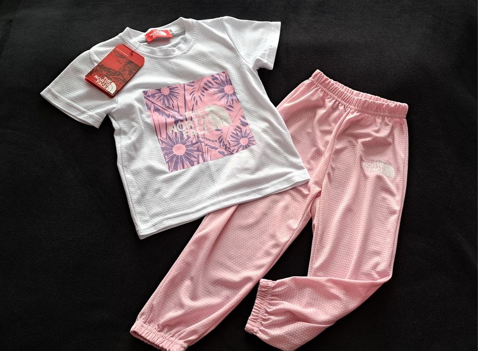 Костюм , на 4-5лет, 110см, зависит от ребенка, новый ,North Face