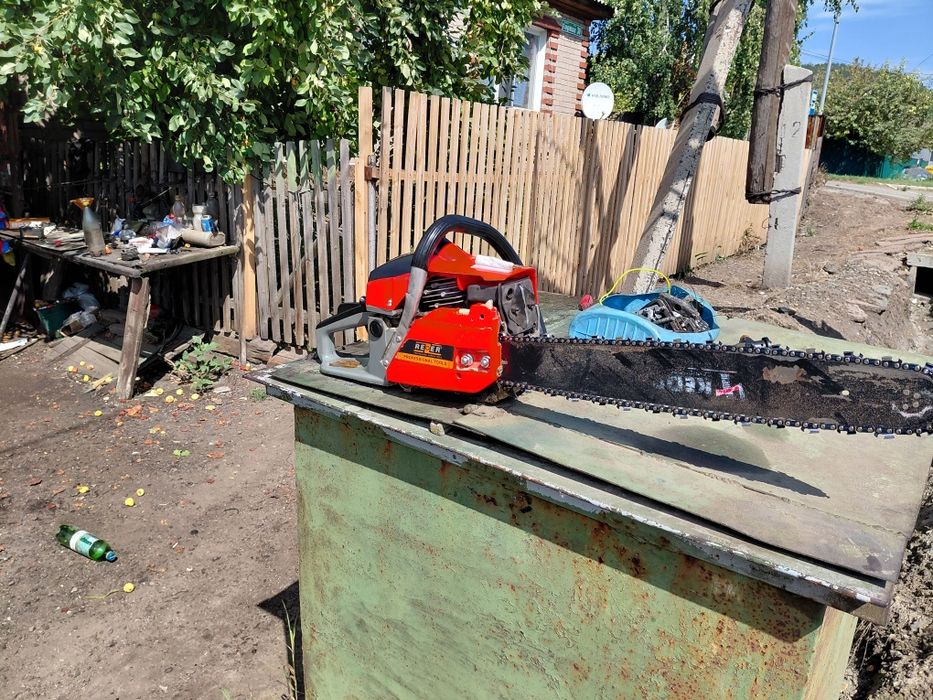 Пила бензиновая,цепная,бензопила