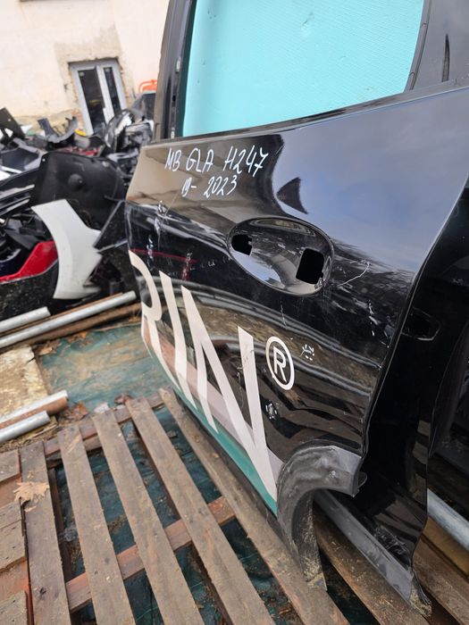 Mercedes benz GLA 247 19- задна лява врата  2023