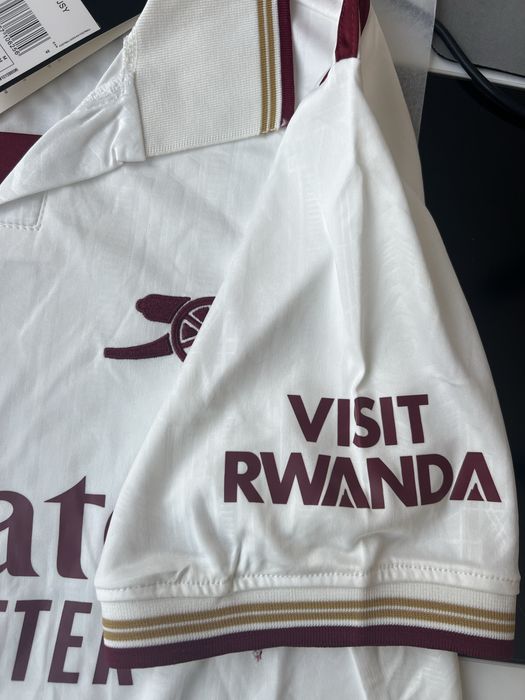 футболна тениска на арсенал, сезон  25/26, трети екип