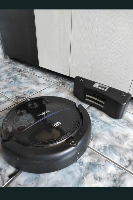 Robot pentru curățenie în stare bună de funcționare.
Nu avem incarcatorul.