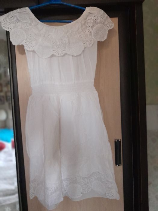 Женский платье, белое