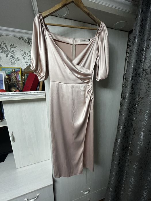 продам вечернее платье на девушку