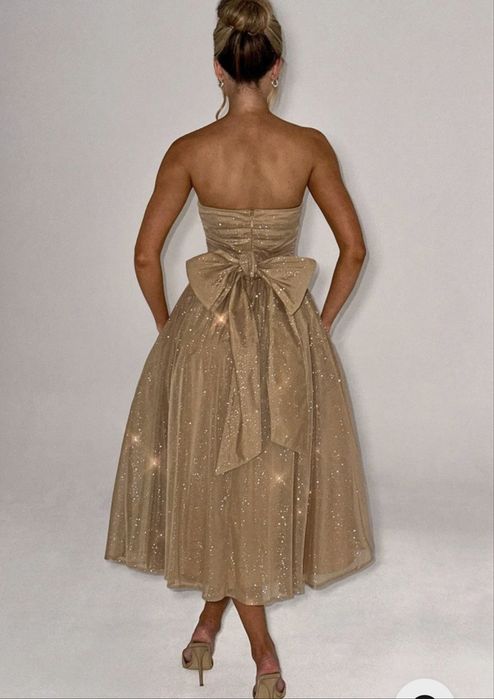 Официална златиста рокля