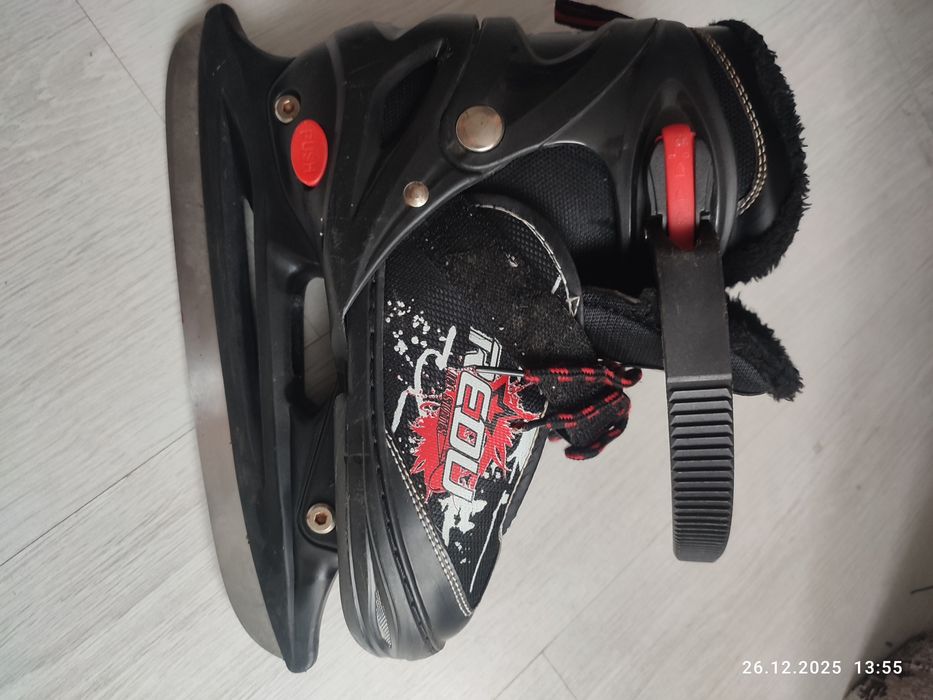 Продам коньки  размер 35-38