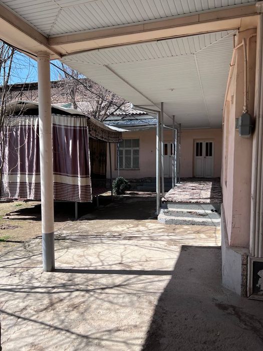 Шланба да ховли сотилади 4.4 сотх. Тўрт бурчак, торцевой, фасад 41.9м