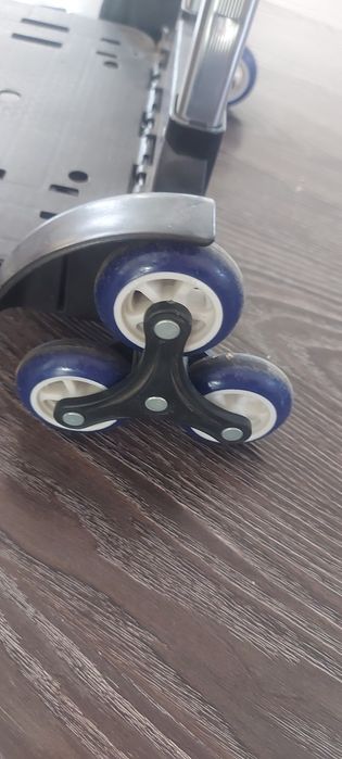 Продам чемодан колеса