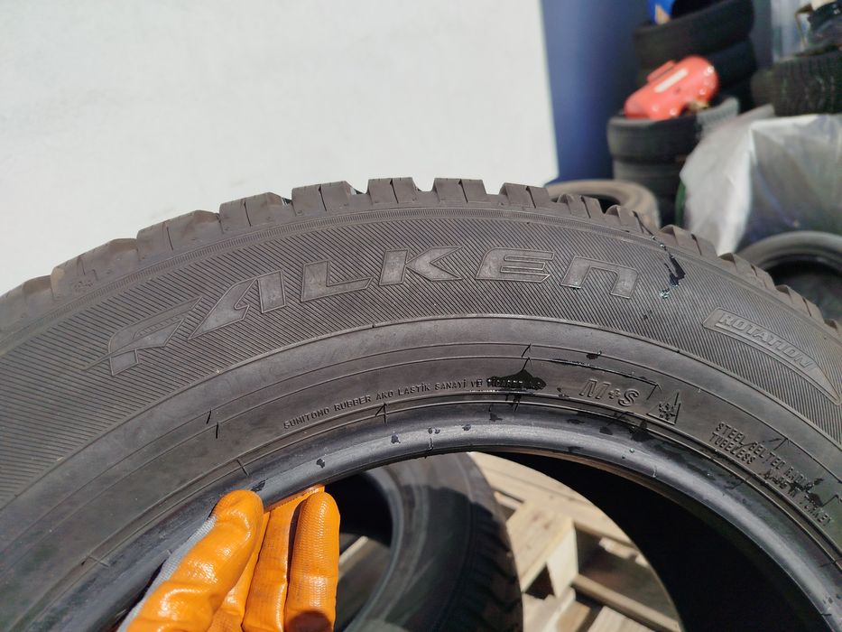 225/65/17 Фалкен ДОТ 2018 г - Като Нови