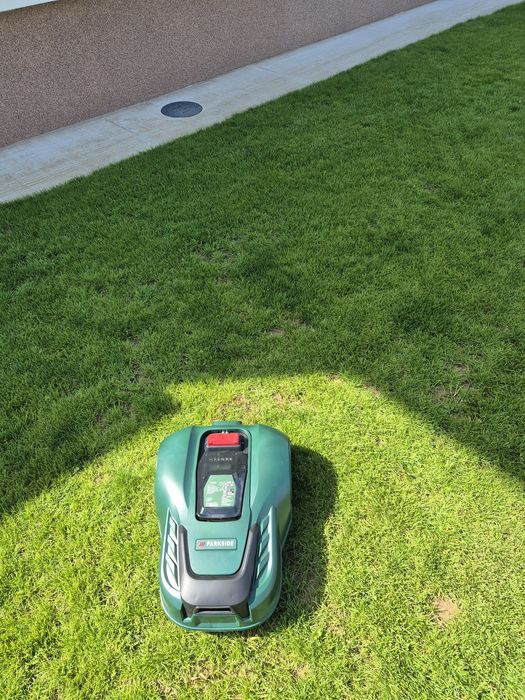 Robot tuns iarba parkside