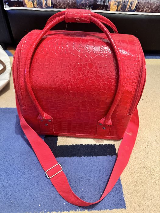 Косметичка и несессеры женскач