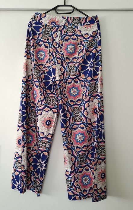 Pantaloni vaporoși largi cu talie înaltă