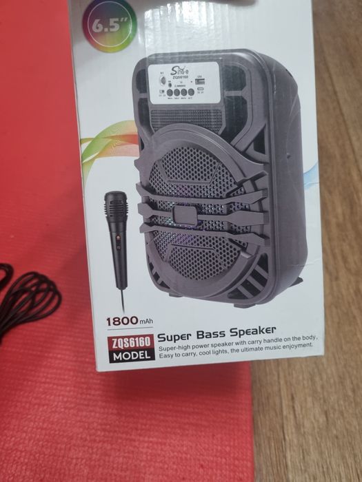 Колонка караоке с микрофоном