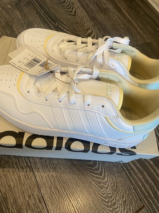 Adidas оригинални кецове