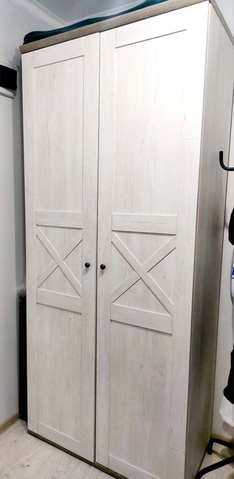 Шкаф большой высокий