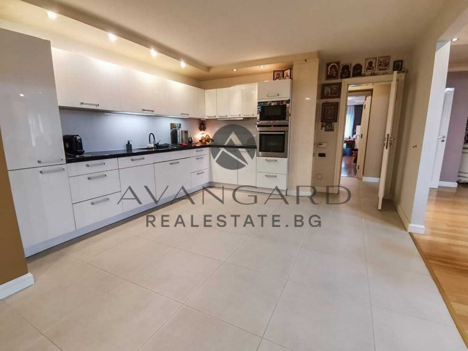 оф.11026 Многостаен с Паркомясто Герджика