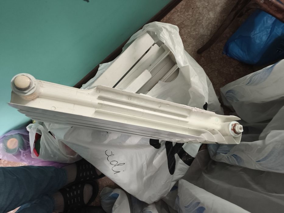 Продаются биометаллические батареи б/у тебе по шесть и одна четырёх