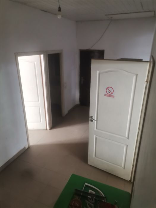 De închiriat sau de vânzare spațiu comercial.