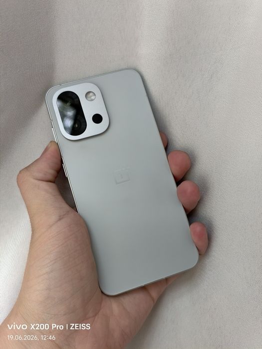 Oneplus 13t 12/512 Gb sotiladi