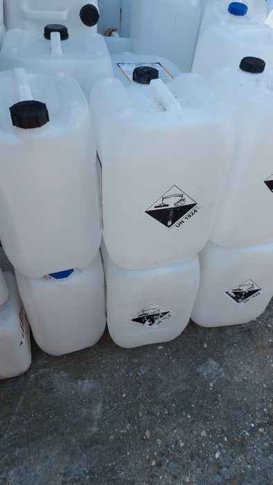 Bidoane canistre de plastic 13 lei și 15lei