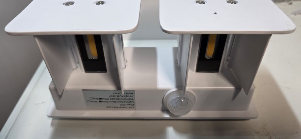 Aplica cu led si senzor prezenta